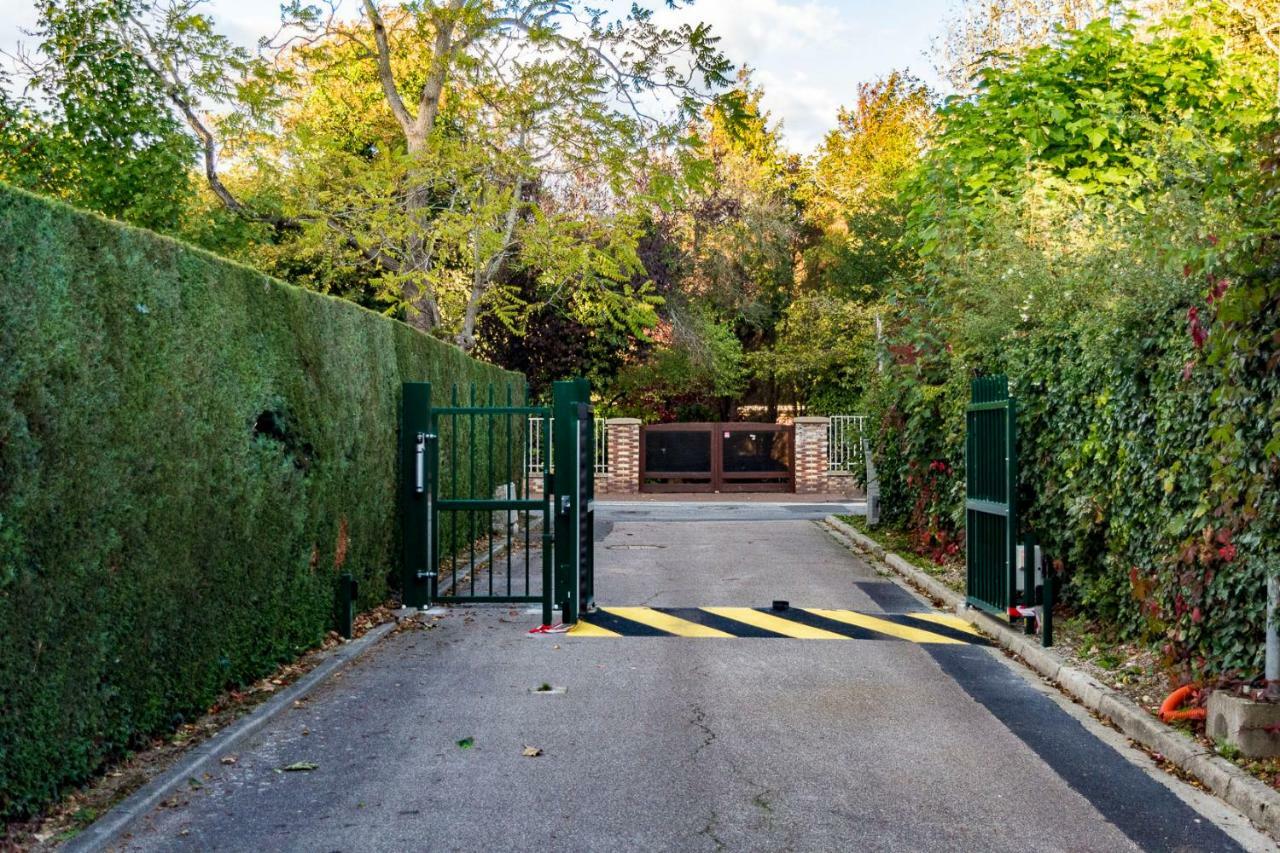 Les Charmes Du Bosquet Parc D'Amour Et Nature Parking Prive Securise Étretat Kültér fotó